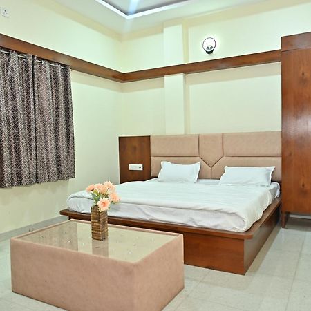 Indore Palace Extérieur photo