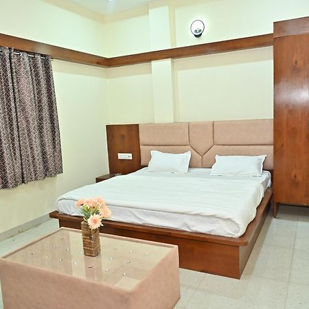 Indore Palace Extérieur photo