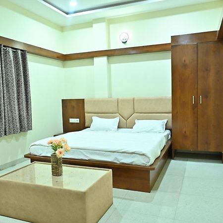 Indore Palace Extérieur photo