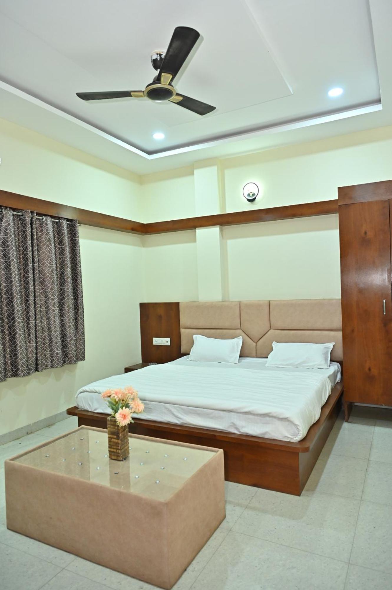 Indore Palace Extérieur photo