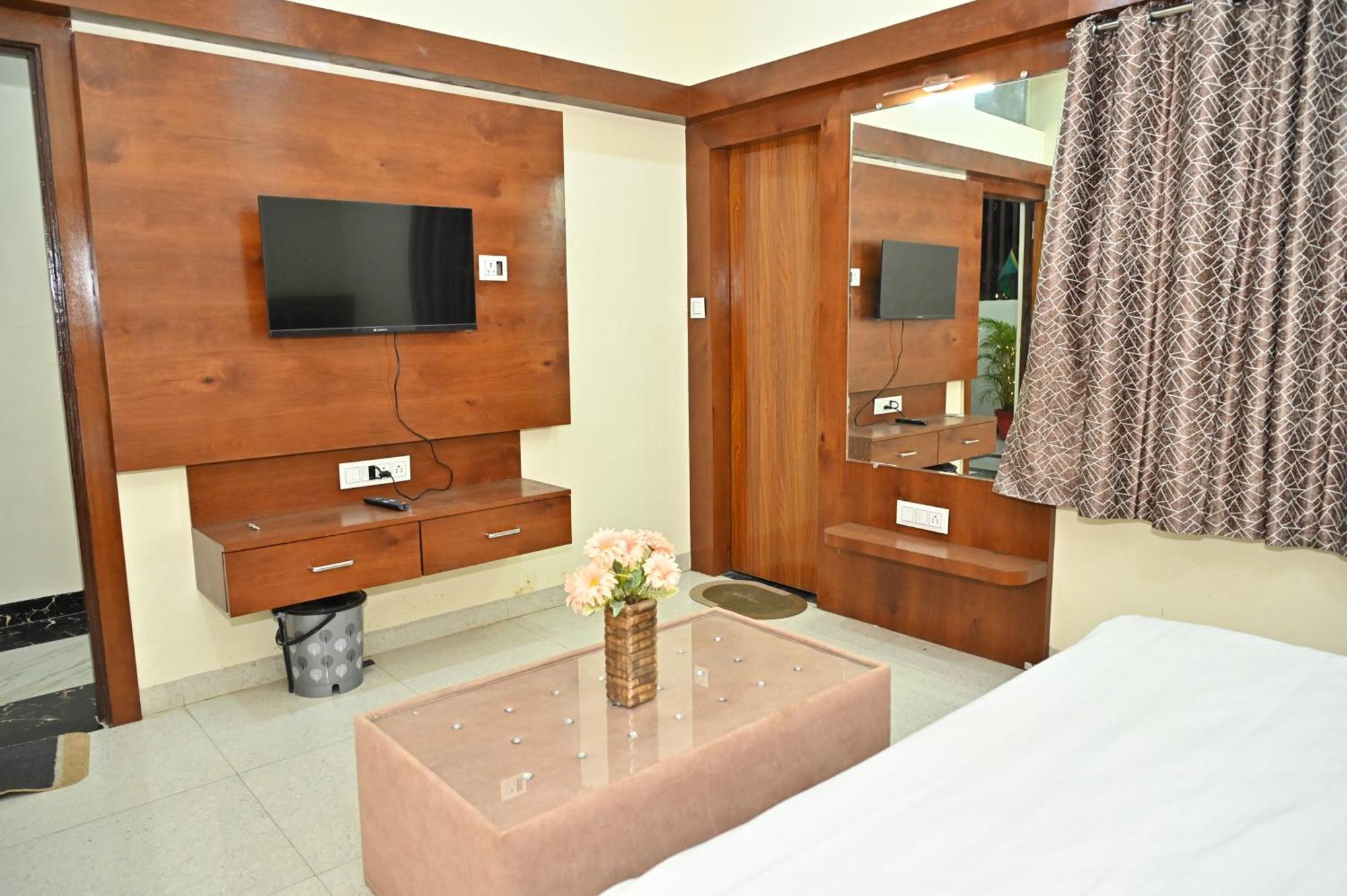 Indore Palace Extérieur photo