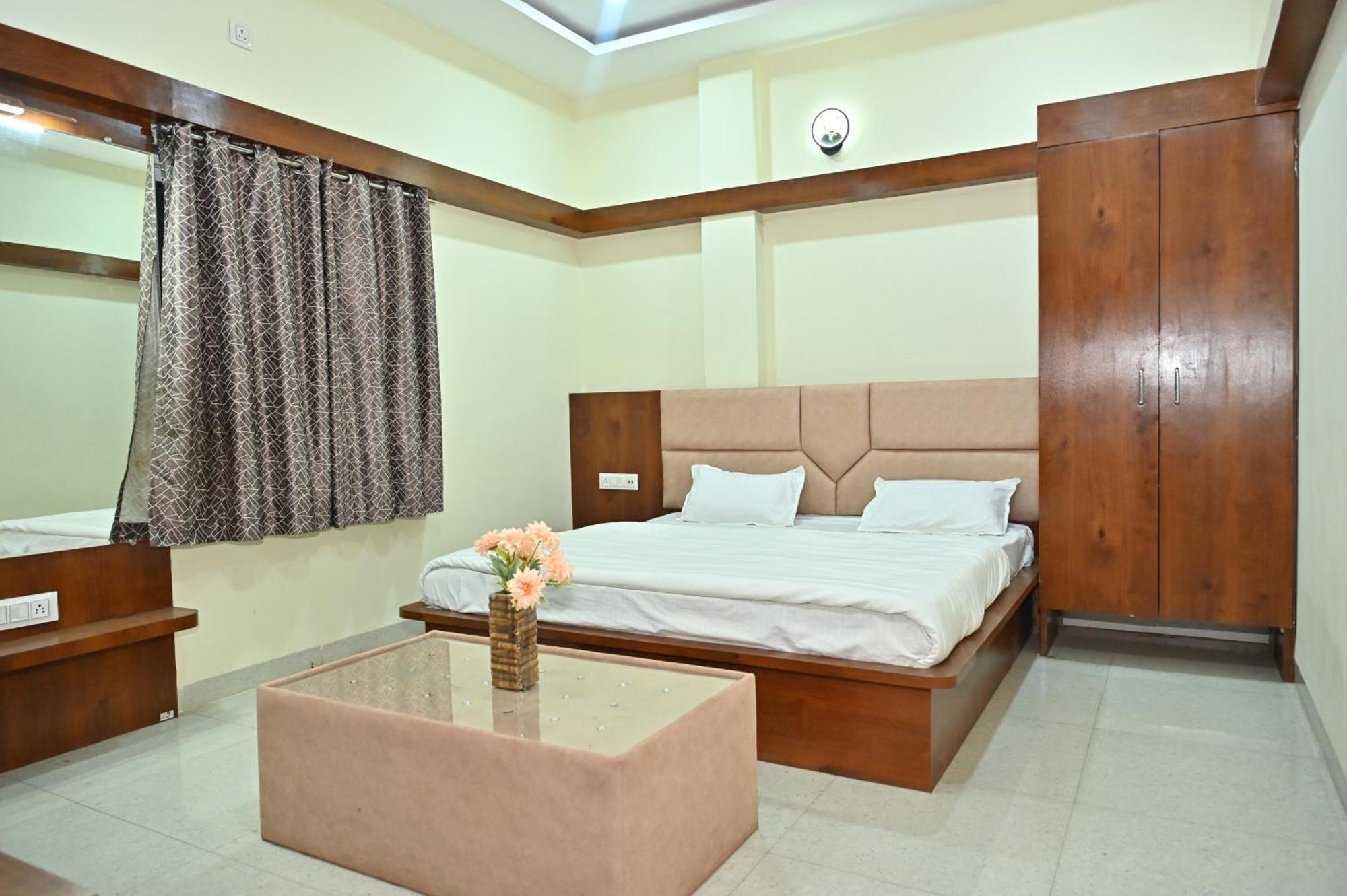 Indore Palace Extérieur photo