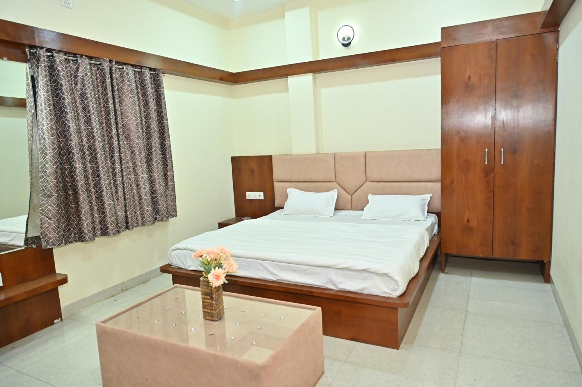 Indore Palace Extérieur photo